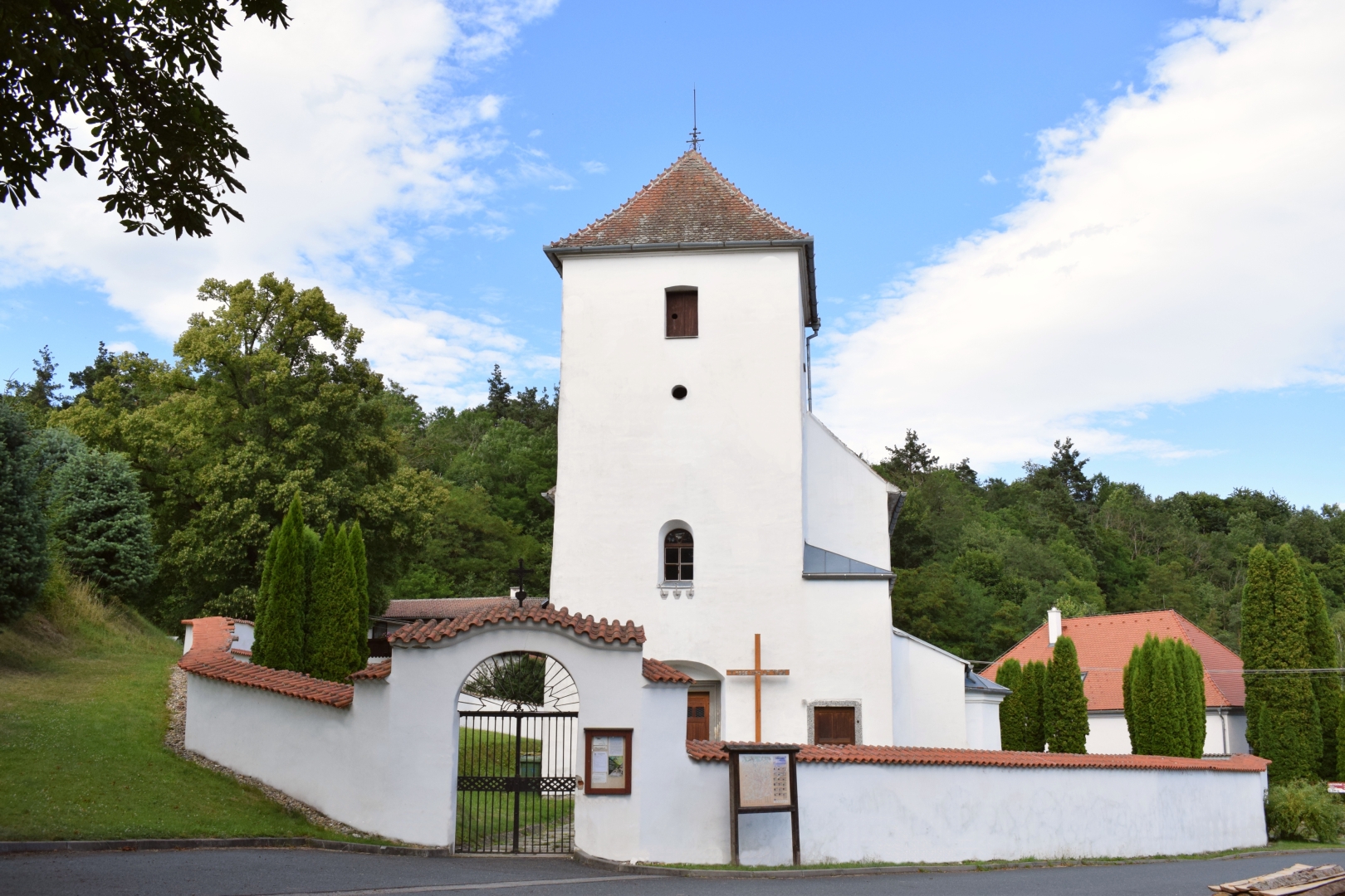 Obec Žďárec - kostel sv. Petra a Pavla 1