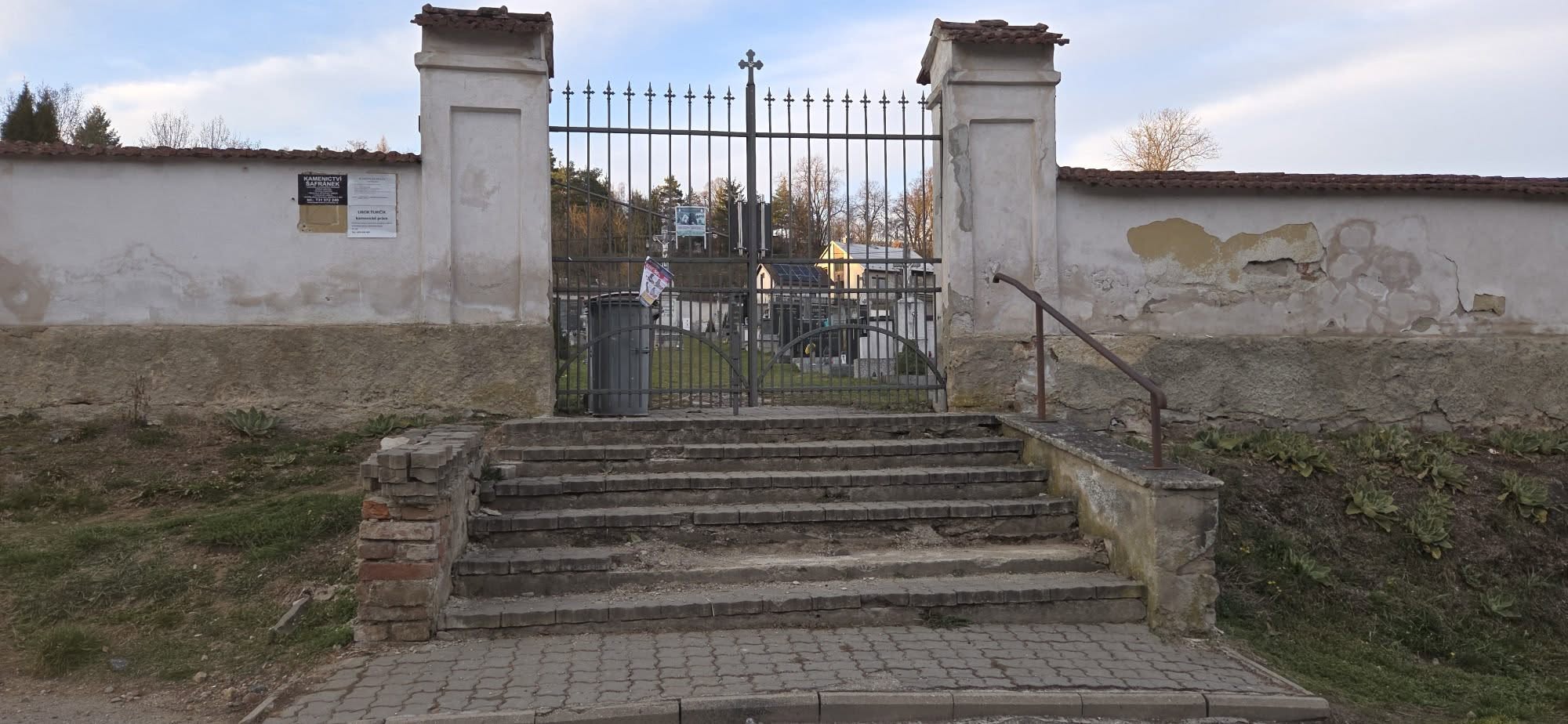 Obec Žďárec - Omezení přístupu na hřbitov